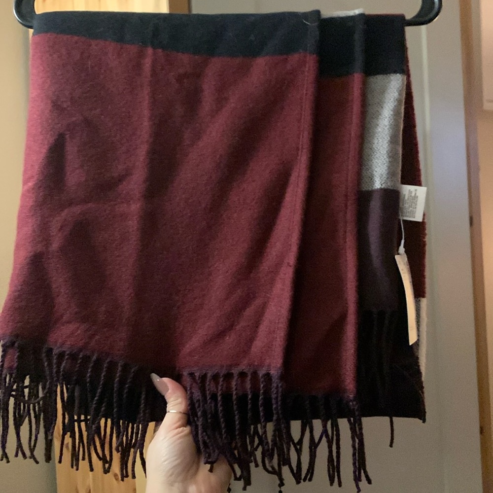 NWT Uniqlo shawl